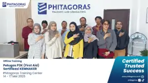 Foto Bersama Offline Offline Training Petugas P3K (First Aid) Sertifikasi KEMNAKER - Phitagoras Training Center 14 - 17 Mei 2025