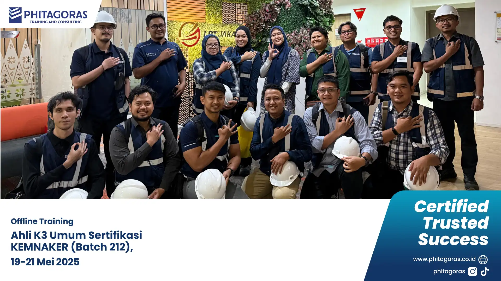 Foto Bersama Offline Training - Ahli K3 Umum Sertifikasi KEMNAKER (Batch 212), Hotel Mercure Jakarta Simatupang (10-23 Juni 2025)