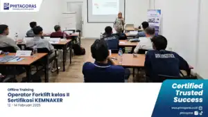 foto bersama Offline Training Operator Forklift kelas II Sertifikasi KEMNAKER 12 - 14 Februari 2025