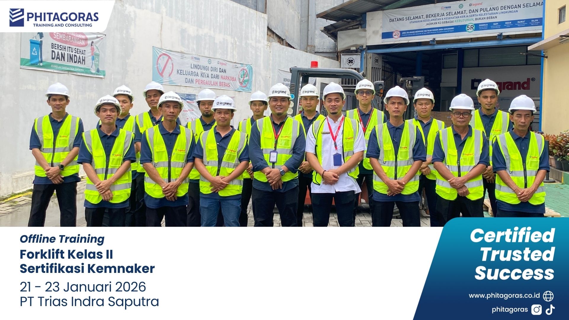 Foto Bersama Offline Training Forklift Kelas II Sertifikasi Kemnaker - PT Trias Indra Saputra 21-23 Januari 2026 di Jakarta